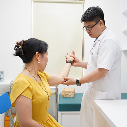 CẨM NANG HỖ TRỢ CƠ XƯƠNG KHỚP TẠI NHÀ CHO NGƯỜI LỚN TUỔI